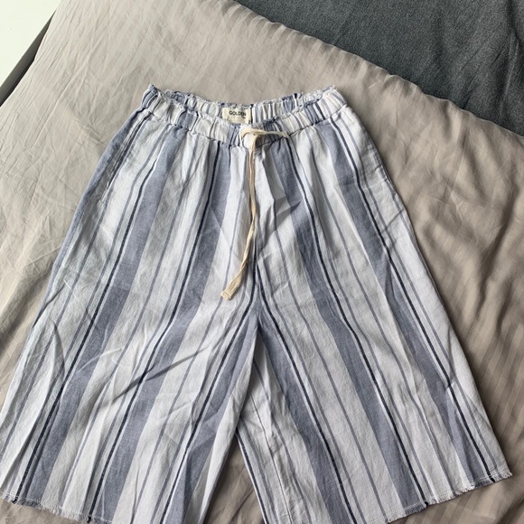 Aritzia Linen Shorts - Picture 3 of 5